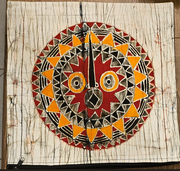 Batik Artisanal "Masque africain Soleil Orange rouge " - Housse Fait Main -