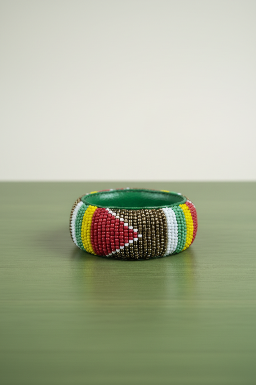 Bracelet manchette en perles multicolore – Artisanat africain ✨