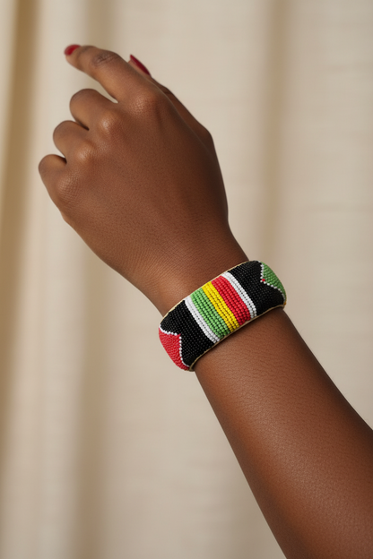 Bracelet manchette en perles multicolore – Élégance artisanale ✨