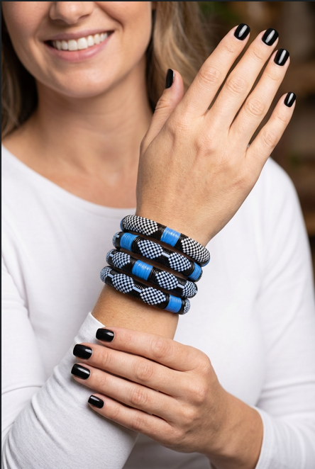 Ensemble de 5 bracelets bleus en lanières tressées – Résilience au féminin