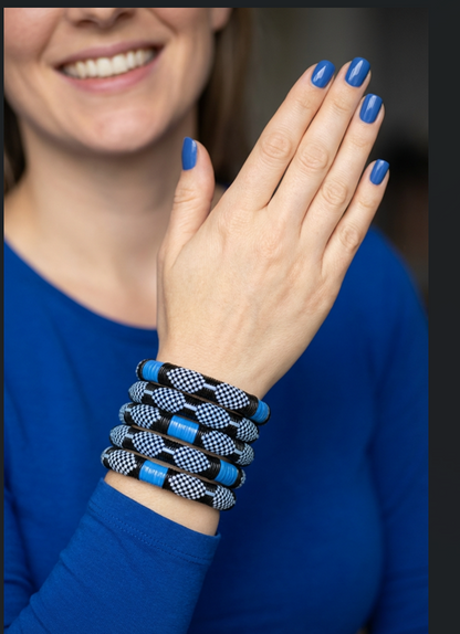 Ensemble de 5 bracelets bleus en lanières tressées – Résilience au féminin