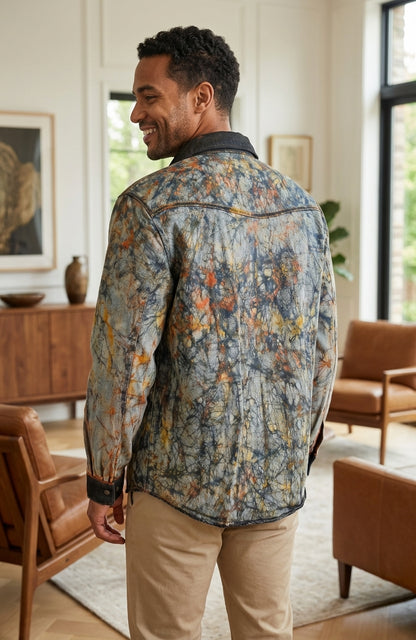 Chemise en jean homme customisée en batik – Pièce unique ✨