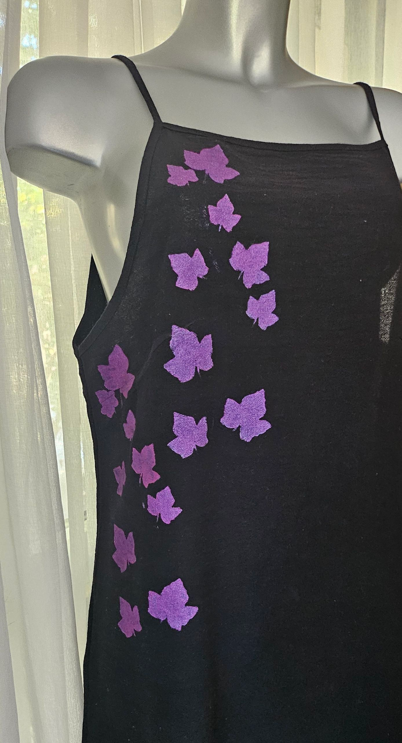 Robe peinte de feuilles roses