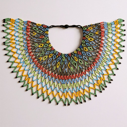 Collier filet de perles joyeuses